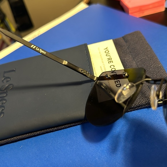 Le specs Mafia Moderne 1702022 as seen on Bella hadid - Picture 6 of 7